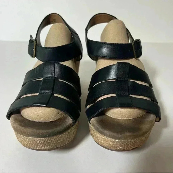 CLARKS CASLYNN HARP WOMENS BLACK LEATHER WEDGE CASUAL SANDALS STRAPPY SIZE 8.5 - Picture 2 of 9